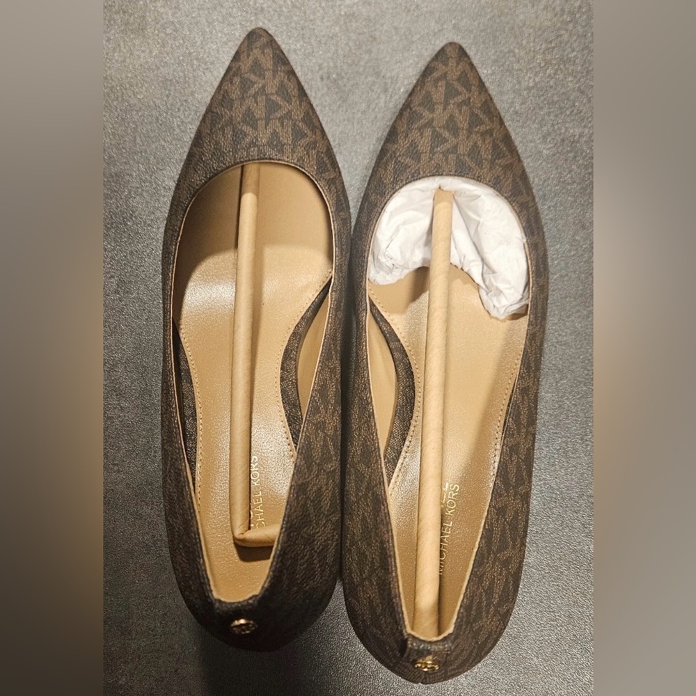 Michael Kors Womens Alina Flex Kitten Pump - Picture 2 of 7